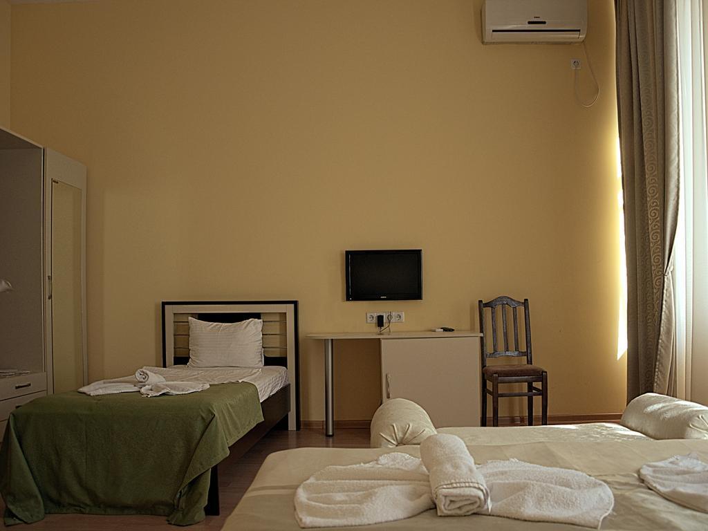Hotel Tbilisi Garden Kamer foto