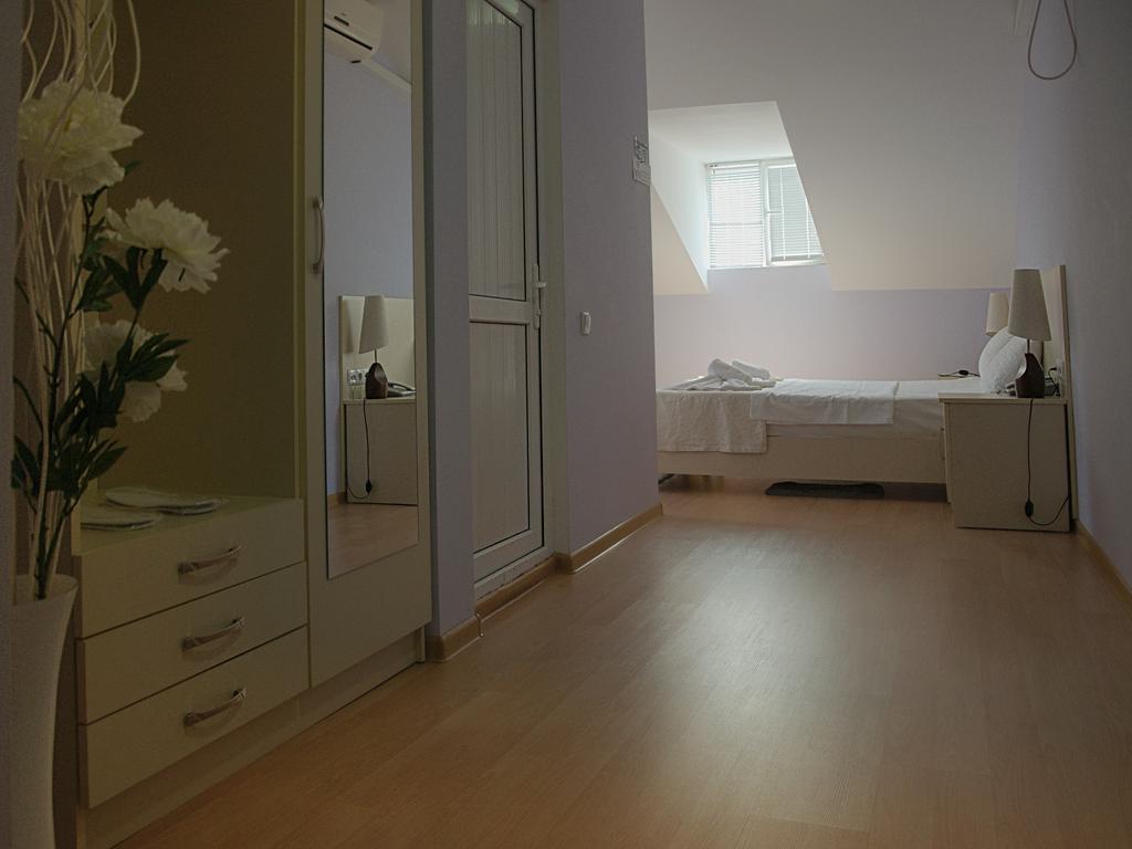 Hotel Tbilisi Garden Kamer foto