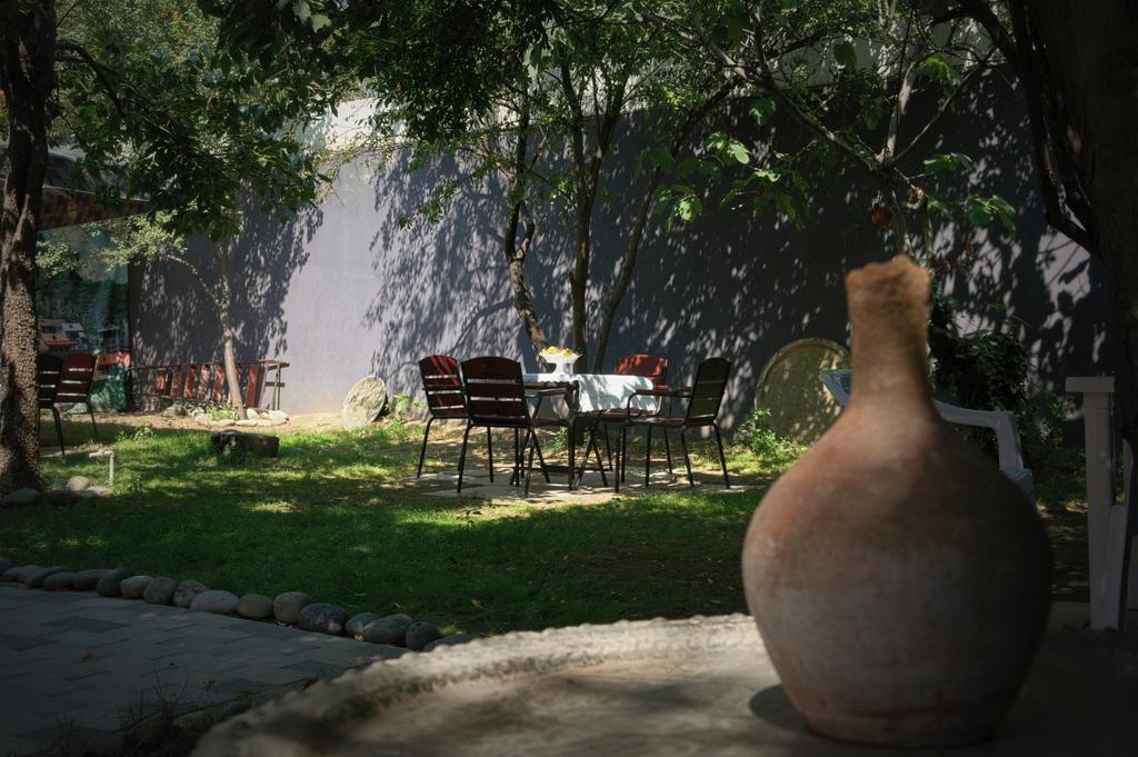 Hotel Tbilisi Garden Buitenkant foto