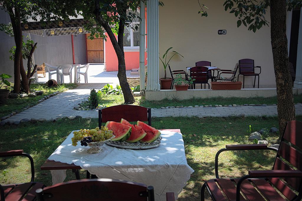 Hotel Tbilisi Garden Buitenkant foto