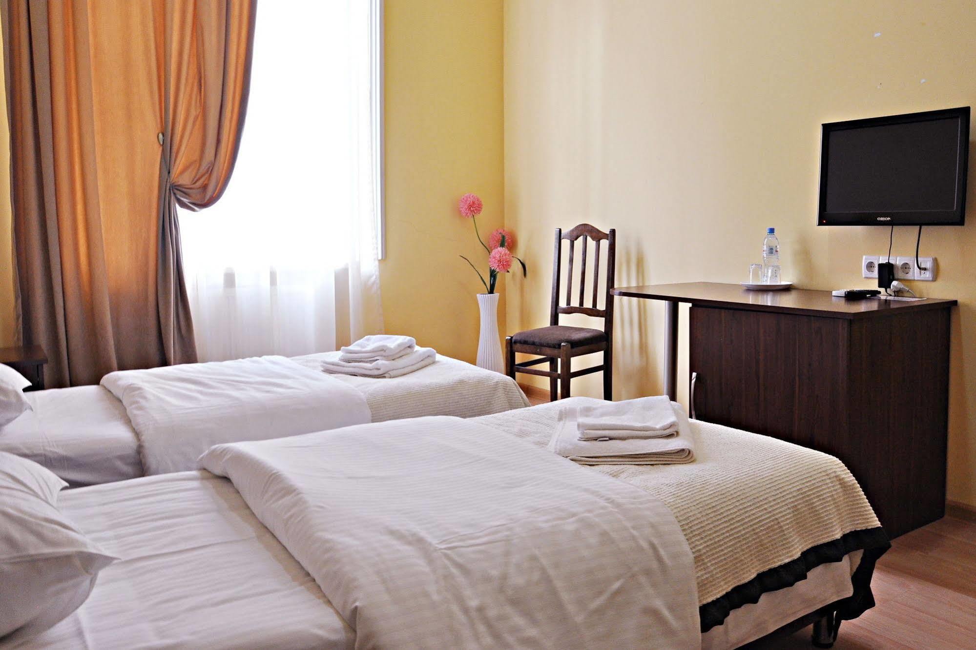 Hotel Tbilisi Garden Buitenkant foto