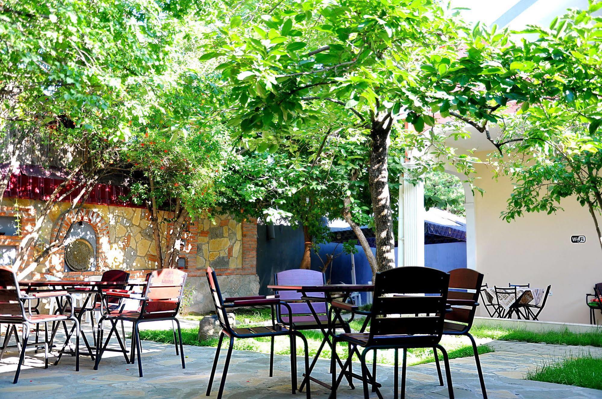 Hotel Tbilisi Garden Buitenkant foto