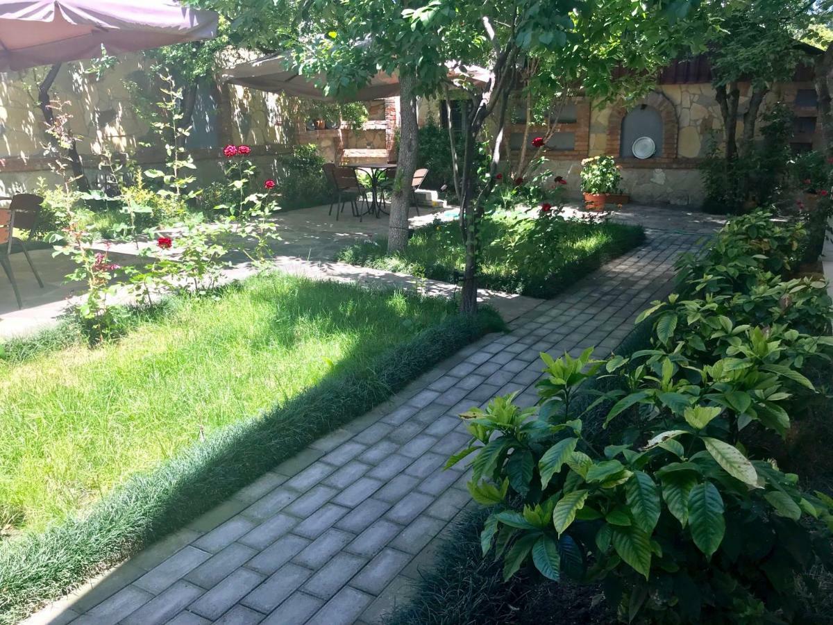 Hotel Tbilisi Garden Buitenkant foto