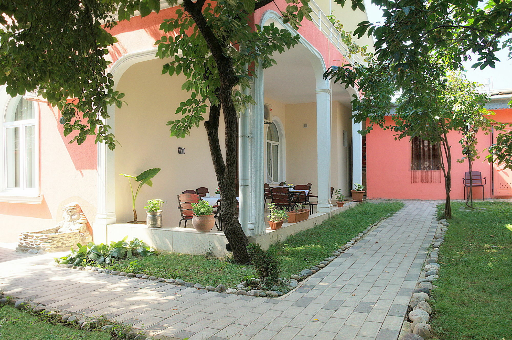 Hotel Tbilisi Garden Buitenkant foto